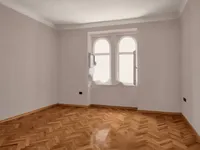 Недвижимость Квартира Второй Этаж, Центр: 8