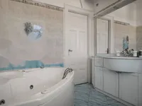 Недвижимость Квартира Второй Этаж, Центр: 21