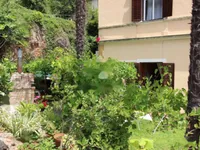 Недвижимость Трехкомнатная квартира в центре: 12