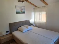 Недвижимость Двухкомнатная квартира Центр: 3