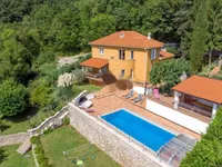 Недвижимость Семейный дом Вепринац: 1