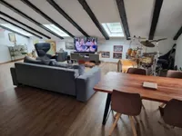 Недвижимость Двухкомнатная квартира в центре: 4