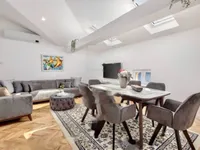 Недвижимость Трехкомнатная квартира Центр: 2