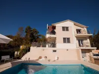 Недвижимость Семейный дом в Поляне: 2