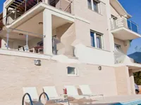 Недвижимость Семейный дом в Поляне: 99