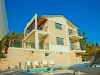 Недвижимость Семейный дом в Поляне: 110