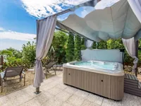 Недвижимость Многоквартирный дом Опатия: 8