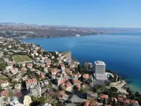 Недвижимость Трехкомнатная квартира в центре: 3