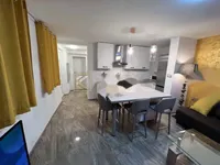 Недвижимость Двухкомнатная квартира Центр: 4