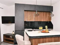 Недвижимость Двухкомнатная квартира в центре: 7