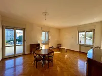 Недвижимость Трехкомнатная квартира в центре: 3