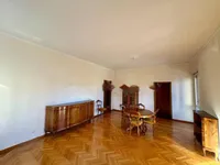 Недвижимость Трехкомнатная квартира в центре: 4