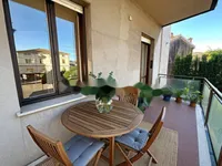 Недвижимость Трехкомнатная квартира в центре: 11