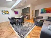 Недвижимость Трехкомнатная квартира в Центре: 1