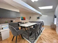 Недвижимость Трехкомнатная квартира в Центре: 2