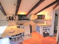 Недвижимость Трехкомнатная квартира Центр: 8