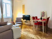 Недвижимость Четырехкомнатная квартира, Центр: 17