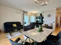 Недвижимость Трёхкомнатная квартира Центр: 11