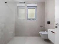 Недвижимость Трехкомнатная квартира в центре: 8