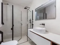 Недвижимость Трехкомнатная квартира в центре: 13