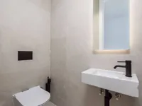 Недвижимость Трехкомнатная квартира в центре: 14