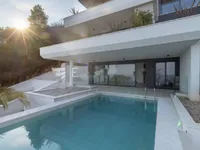 Недвижимость Трехкомнатная квартира Центр: 1