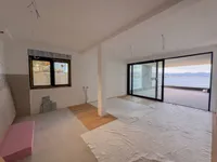 Недвижимость Трехкомнатная квартира в центре: 12