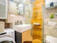 Недвижимость Двухкомнатная квартира в центре: 13