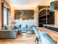 Недвижимость Четырехкомнатная квартира, Опатия: 1