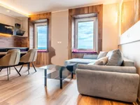 Недвижимость Четырехкомнатная квартира, Опатия: 21