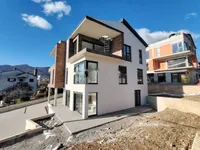 Недвижимость Четырехкомнатная квартира: 25