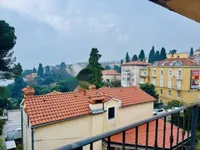 Недвижимость Трёхкомнатная квартира, Центр: 2