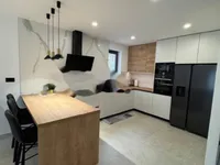 Недвижимость Четырехкомнатная квартира Побрии: 3