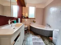 Недвижимость Трехкомнатная квартира в Центре: 8