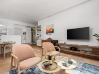 Недвижимость Трехкомнатная квартира в центре: 9