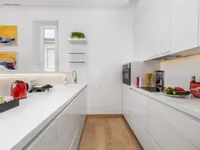 Недвижимость Трехкомнатная квартира в центре: 11