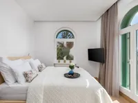 Недвижимость Трехкомнатная квартира в центре: 15