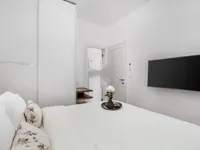 Недвижимость Трехкомнатная квартира в центре: 19