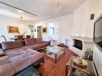 Недвижимость Трехкомнатная квартира в центре: 2