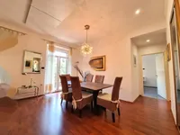 Недвижимость Трехкомнатная квартира в центре: 5