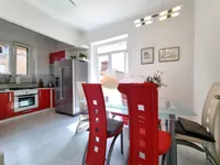 Недвижимость Трехкомнатная квартира в центре: 8