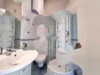 Недвижимость Трехкомнатная квартира в центре: 11