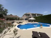 Недвижимость Многоквартирный дом Побри: 5