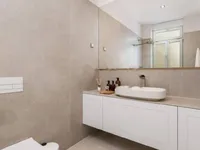 Недвижимость Двухкомнатная квартира в центре: 3