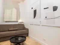 Недвижимость Двухкомнатная квартира в центре: 8