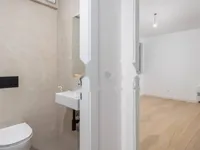 Недвижимость Двухкомнатная квартира в центре: 7