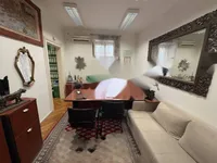 Недвижимость Двухкомнатная квартира в центре: 1