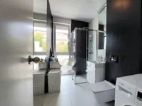 Недвижимость Трехкомнатная квартира в центре: 6