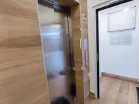 Недвижимость Трехкомнатная квартира в центре: 12