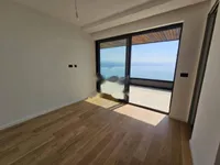 Недвижимость Четырехкомнатная квартира Центр: 12